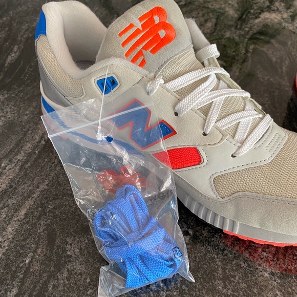 NWT - NEW BALANCE - Leather and Canvas Shoes - Picture 3 of 5